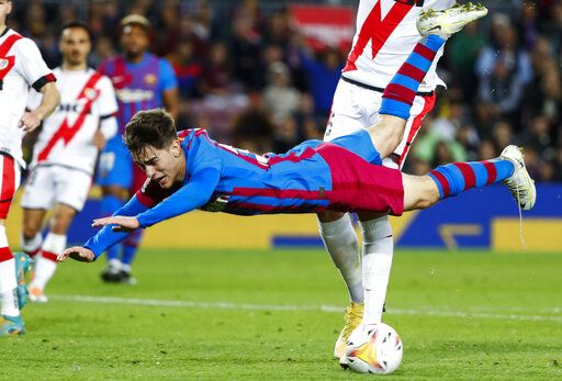 ep-304249918-4 Barcelona's Gavi, centre, and Rayo's Alejandro Catena, top, challenge for the ball during a Spanish La Liga soccer match between FC Barcelona and Rayo Vallecano at the Camp Nou stadium in Barcelona, Spain, Sunday, April 24, 2022.
